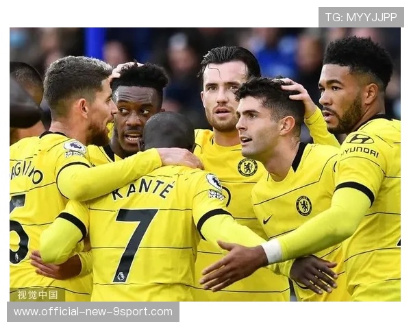 坎特在吉达联合完成底线铲断，阻断对方禁区突破